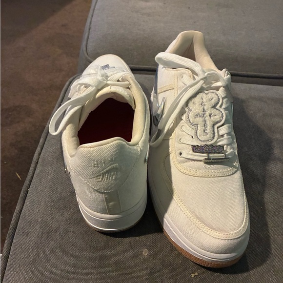 Nike Men's Cream Sneakers